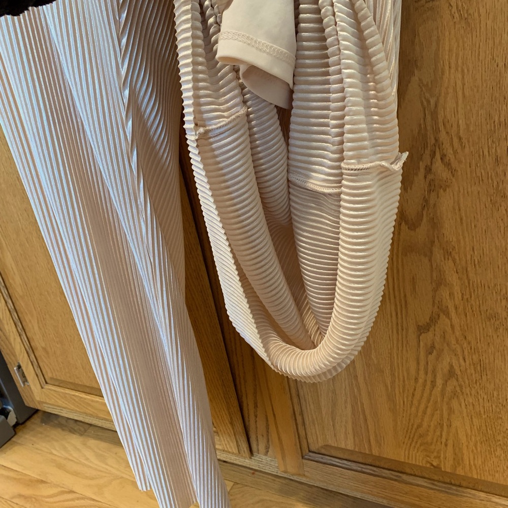 Forgotten Grace satiny pleated Palazzo pants, size large - Picture 6 of 9
